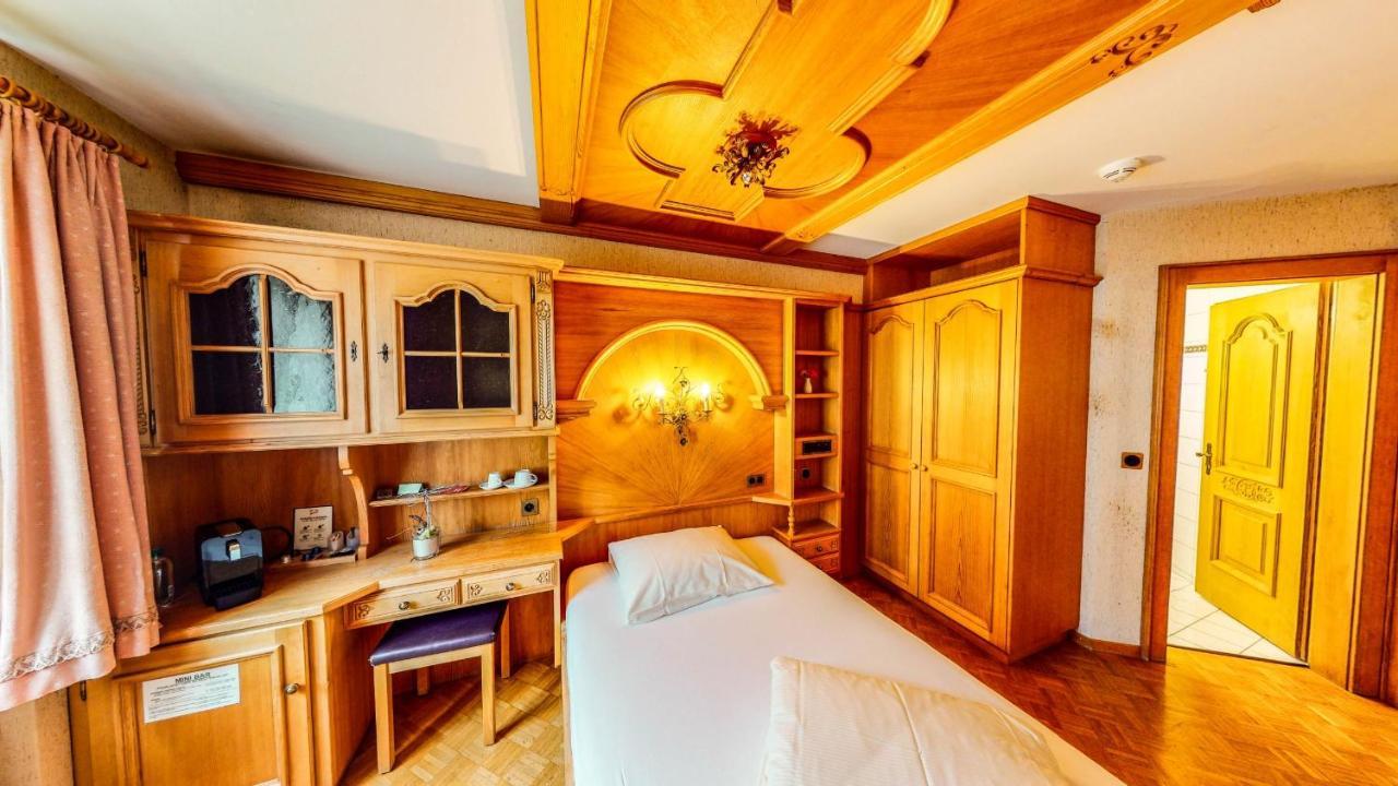 Hotel Schweizerhof 3*